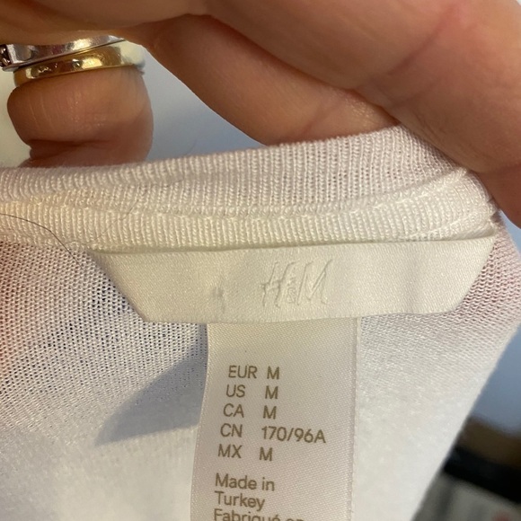 4/$35 H&M crop tee white tassels M short sleeve - Picture 5 of 5